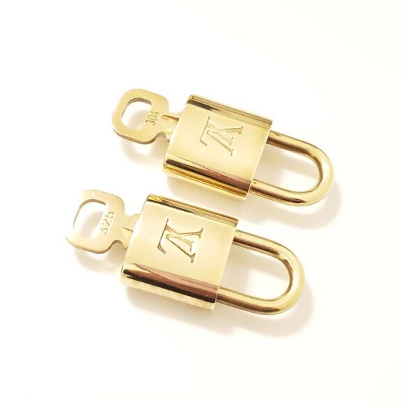 100% Authentic Louis Vuitton Shiny Gold 2 Locks and Keys - Picture 5 of 8